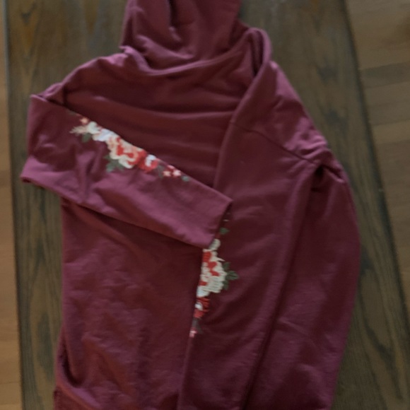 Women’s hoodie size medium with flowers on arms - Picture 3 of 3